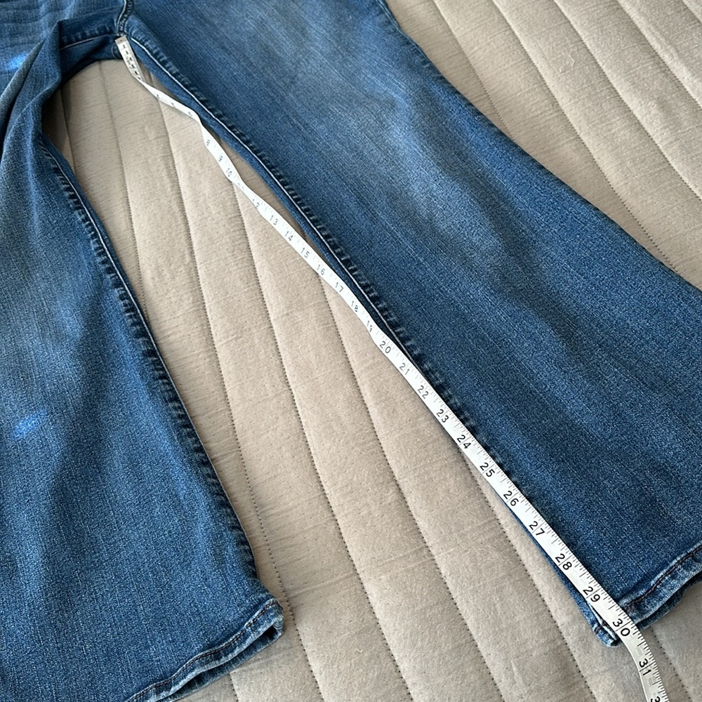 Kut from the Kloth Women's High Rise Flared Jeans - Blue Denim - Picture 8 of 13